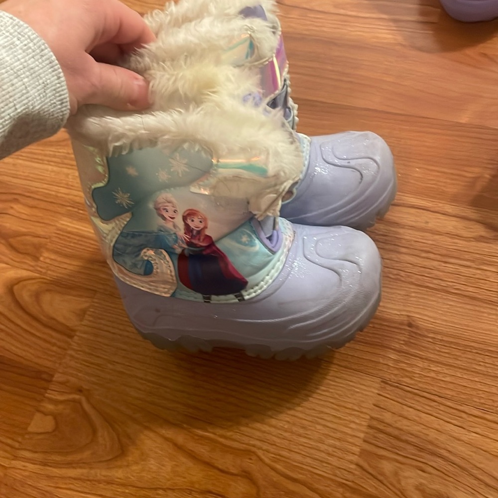 Frozen children’s snow boot